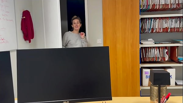 Sexy Blonde Amateur Milf Secretary Gives Boss Blowjob And Gets Huge Load Cum On Nylon Pantyhose