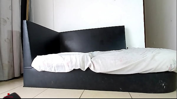 en la sala de mi casa mis papas no están, llega mi hermanastra muy cachonda me la follo rico.