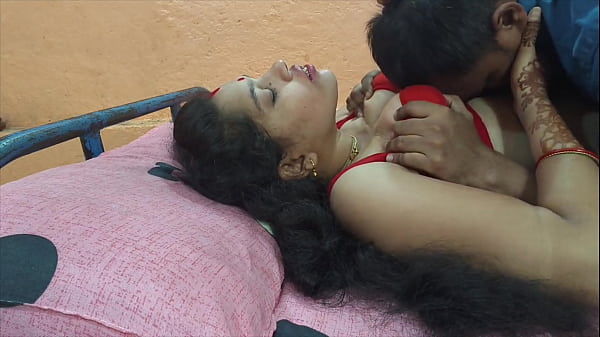 Pati Patni Ki Chup Chup Ke Waali Raat – Bedroom Se Balcony Tak!