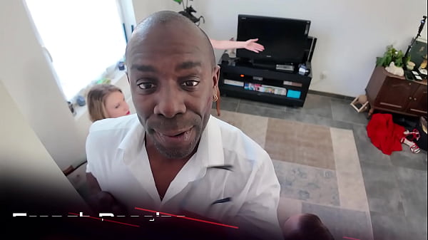 French Pegging – Exclusive Behind the Scenes: Joss Lescaf Faces the Strap-On