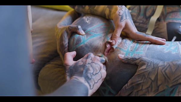 Burlesque tattoo beauty with big boobs gives anal fuck with strap-on